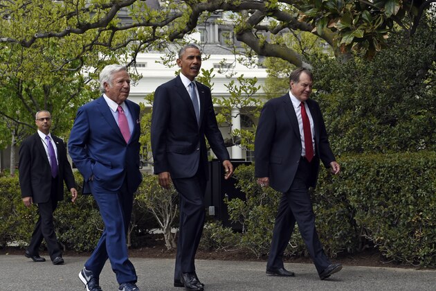 President Barack Obama walks with New England Patriots owner Robert Kraft, second from left, and head coach Bill Belichick as they arrive for a ceremony to welcome the Super Bowl Champion New England Patriots, Thursday, April 23, 2015, on the South Lawn of the White House in Washington, to honor the team and their Super Bowl XLIX victory. (AP Photo/Susan Walsh)