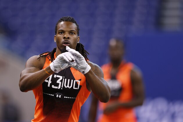 West Virginia wide receiver Kevin White runs a drill at the NFL football scouting combine in Indianapolis, Saturday, Feb. 21, 2015. (AP Photo/Julio Cortez)