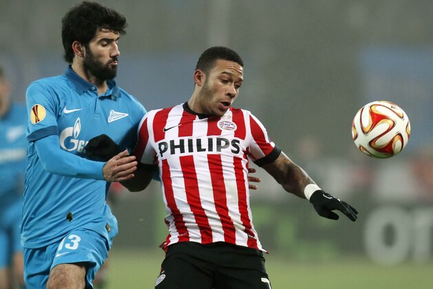 Zenit’s Luis Neto, left, and PSV Eindhoven's Memphis Depay challenge for the ball, during the round of 32 Europa League soccer match between Zenit and PSV Eindhoven in St.Petersburg, Russia, Thursday, Feb. 26, 2015. (AP Photo/Dmitry Lovetsky)