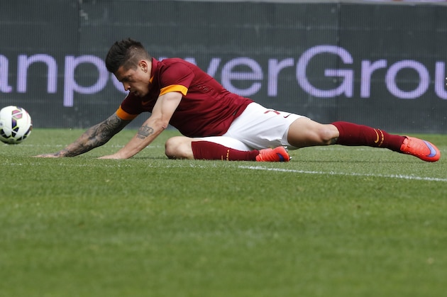 Roma’s Juan Iturbe falls on the pitch during a Serie A soccer match between Roma and Atalanta, at Rome's Olympic stadium, Sunday, April 19, 2015. (AP Photo/Riccardo De Luca)