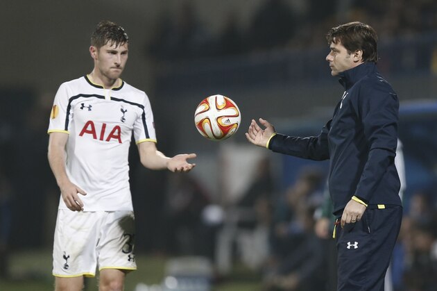 Tottenham's coach Mauricio Pochettino, right gives the ball to Tottenham Hotspur's Ben Davies during the Europa League group C soccer match between Asteras Tripolis and Tottenham at the Theodoros Kolokotronis stadium stadium in Tripolis, Greece, Thursday, Nov. 6, 2014. (AP Photo/Petros Giannakouris)