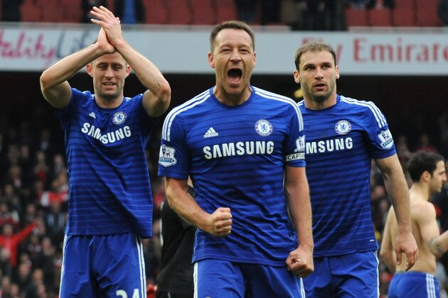 Chelsea's captain John Terry, center, celebrates after the final whistle after the English Premier League soccer match between Arsenal and Chelsea at the Emirates Stadium, London, England, Sunday, April 26, 2015. (AP Photo/Rui Vieira)