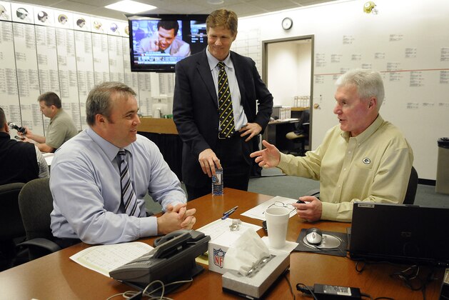 Green Bay Packers general manager Ted Thompson, right, talks to head coach Mike McCarthy, left, and president Mark Murphy in the war room  for the NFL football draft at Lambeau Field Thursday, April 22, 2010, in Green Bay, Wis. (AP Photo/Evan Siegle, Pool) ** POOL PHOTO **