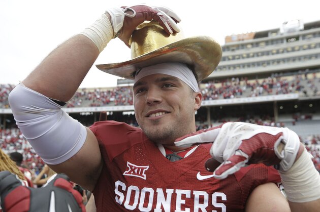 Oklahoma tight end Blake Bell puts on the golden hat after beating Texas 31-26 winning the NCAA college football game at the Cotton Bowl, Saturday, Oct. 11, 2014, in Dallas. (AP Photo/LM Otero)