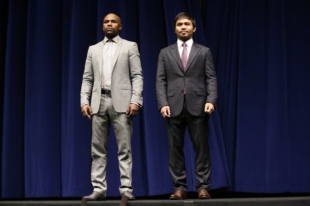 LOS ANGELES, CA - MARCH 11:  Floyd Mayweather (L) and Manny Pacquiao pose together at the start of their Press Conference promoting their upcoming fight on March 11, 2015 in Los Angeles, California.  (Photo by Stephen Dunn/Getty Images)