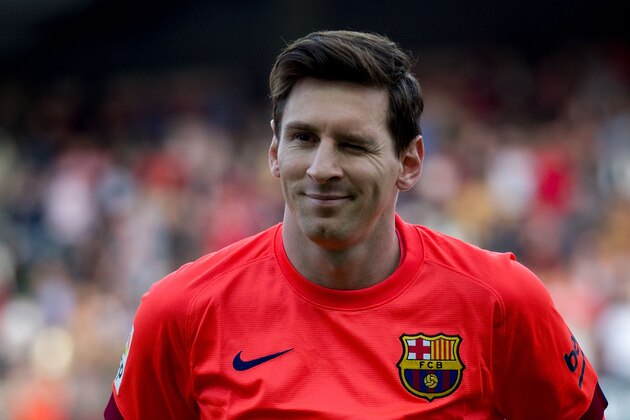SEVILLE, SPAIN - APRIL 11: Lionel Messi of FC Barcelona wrinkres his eye prior to start the La Liga match between Sevilla FC and FC Barcelona at Estadio Ramon Sanchez Pizjuan on April 11, 2015 in Seville, Spain.  (Photo by Gonzalo Arroyo Moreno/Getty Images)