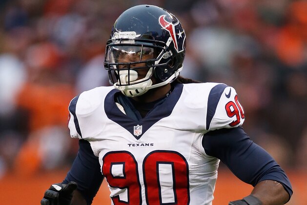 CLEVELAND, OH - NOVEMBER 16:  Jadeveon Clowney #90 of the Houston Texans runs onto the field during the fourth quarter against the Cleveland Browns at FirstEnergy Stadium on November 16, 2014 in Cleveland, Ohio.  (Photo by Gregory Shamus/Getty Images)