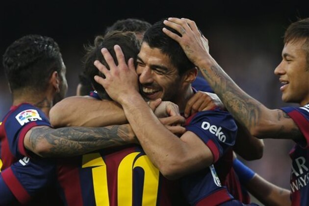 Barcelona's Luis Suarez, from Uruguay, celebrates with Lionel Messi, from Argentina, and others team mates scoring his side's 2nd goal during a Spanish La Liga soccer match between F.C. Barcelona and Getafe at the Camp Nou stadium in Barcelona, Spain, Tuesday, April 28, 2015. (AP Photo/Emilio Morenatti)