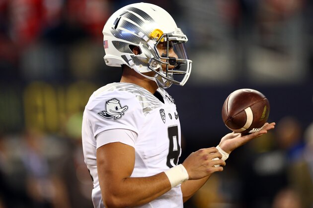 ARLINGTON, TX - JANUARY 12:  Quarterback Marcus Mariota #8 of the Oregon Ducks warms up prior to the College Football Playoff National Championship Game against the Ohio State Buckeyes at AT&T Stadium on January 12, 2015 in Arlington, Texas.  (Photo by Ronald Martinez/Getty Images)