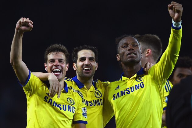 LEICESTER, ENGLAND - APRIL 29:  Didier Drogba, Cesc Fabregas and Cesar Azpilicueta of Chelsea celebrate winning 3-1 after  the Barclays Premier League match between Leicester City and Chelsea at The King Power Stadium on April 29, 2015 in Leicester, England.  (Photo by Laurence Griffiths/Getty Images)