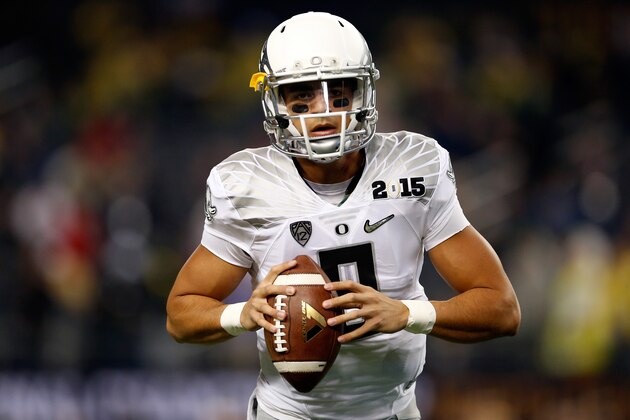 ARLINGTON, TX - JANUARY 12:  Quarterback Marcus Mariota #8 of the Oregon Ducks warms up prior to the College Football Playoff National Championship Game against the Ohio State Buckeyes at AT&T Stadium on January 12, 2015 in Arlington, Texas.  (Photo by Christian Petersen/Getty Images)