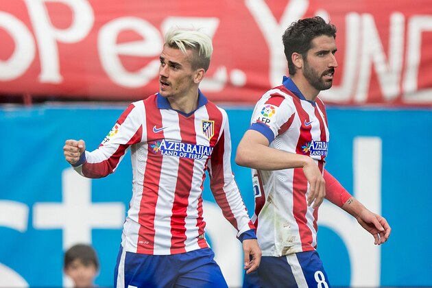 MADRID, SPAIN - APRIL 25:  Antoine Griezmann (L) of Atletico de Madrid celebrates scoring their opening goal with teammate Raul Garcia (R) during the La Liga match between Club Atletico de Madrid and Elche FC at Vicente Calderon Stadium on April 25, 2015 in Madrid, Spain.  (Photo by Gonzalo Arroyo Moreno/Getty Images)