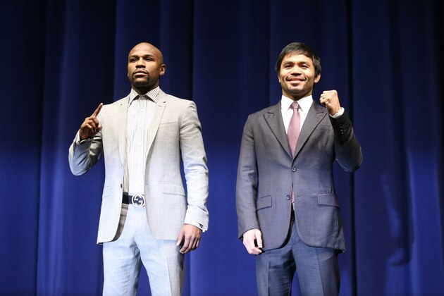 LOS ANGELES, CA - MARCH 11:  Floyd Mayweather (L) and Manny Pacquiao pose together at the start of their Press Conference promoting their upcoming fight on March 11, 2015 in Los Angeles, California.  (Photo by Stephen Dunn/Getty Images)