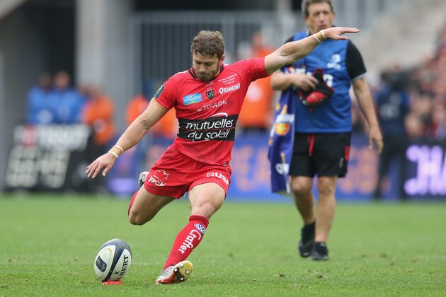 MARSEILLE, FRANCE - APRIL 19:  Leigh Halfpenny of Toulon kicks a penalty during the European Rugby Champions Cup semi final match between RC Toulon and Leinster at Stade Velodrome on April 19, 2015 in Marseille, France.  (Photo by David Rogers/Getty Images)