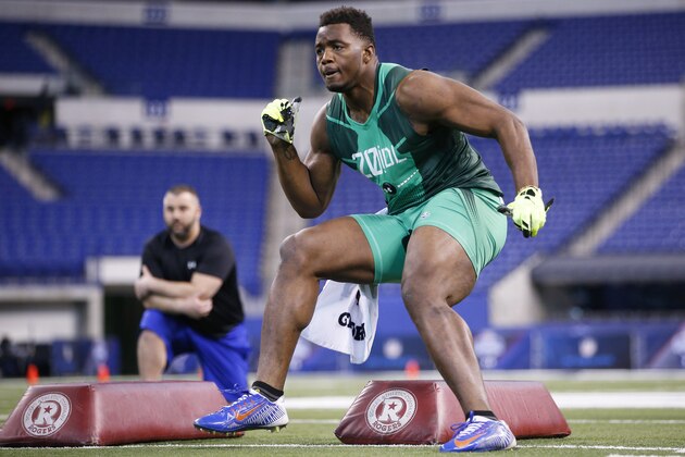 INDIANAPOLIS, IN - FEBRUARY 22: Defensive lineman Dante Fowler of Florida competes during the 2015 NFL Scouting Combine at Lucas Oil Stadium on February 22, 2015 in Indianapolis, Indiana. (Photo by Joe Robbins/Getty Images)