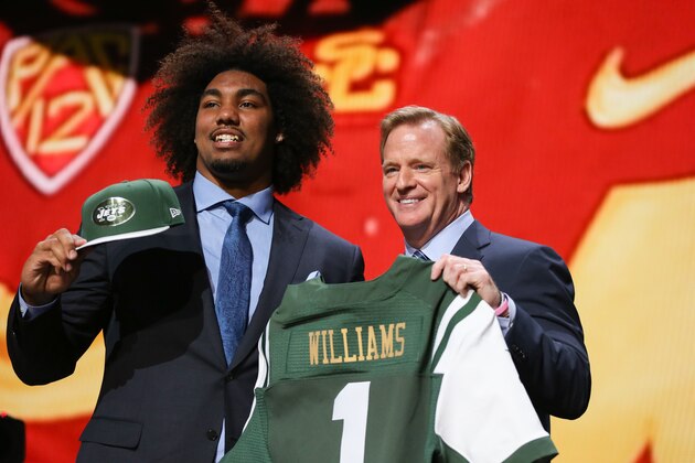 CHICAGO, IL - APRIL 30:  Leonard Williams of the USC Trojans holds up a jersey with NFL Commissioner Roger Goodell after being chosen #6 overall by the New York Jets during the first round of the 2015 NFL Draft at the Auditorium Theatre of Roosevelt University on April 30, 2015 in Chicago, Illinois.  (Photo by Jonathan Daniel/Getty Images)