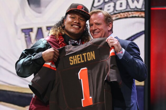 CHICAGO, IL - APRIL 30:  Danny Shelton of the Washington Huskies hugs NFL Commissioner Roger Goodell after being picked #12 overall by the Cleveland Browns during the first round of the 2015 NFL Draft at the Auditorium Theatre of Roosevelt University on April 30, 2015 in Chicago, Illinois.  (Photo by Jonathan Daniel/Getty Images)