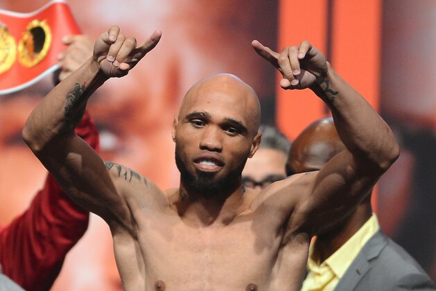 LAS VEGAS, NV - SEPTEMBER 13:  
IBF junior middleweight champion Ishe Smith poses on the scale during the official weigh-in for his bout against Carlos Molina at the MGM Grand Garden Arena on September 13, 2013 in Las Vegas, Nevada. Smith will defend his title against Molina on September 14 in Las Vegas.  (Photo by Ethan Miller/Getty Images)
