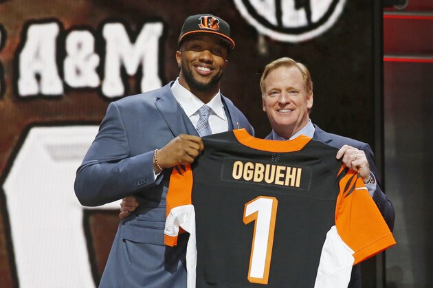 Texas A&M offensive lineman Cedric Ogbuehi poses for photos with NFL commissioner Roger Goodell after being selected by the Cincinnati Bengals as the 21st pick in the first round of the 2015 NFL Draft,  Thursday, April 30, 2015, in Chicago. (AP Photo/Charles Rex Arbogast)