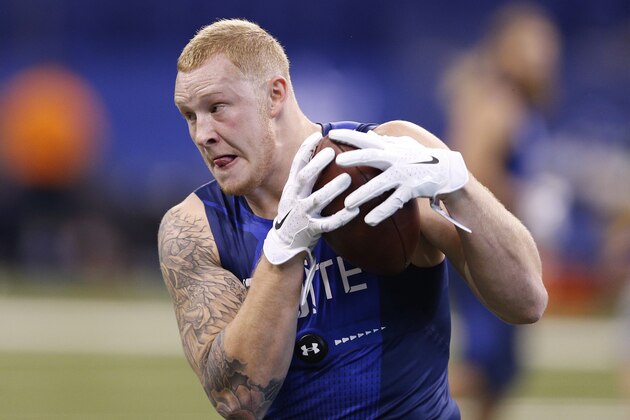 INDIANAPOLIS, IN - FEBRUARY 20: Tight end Maxx Williams of Minnesota in action during the 2015 NFL Scouting Combine at Lucas Oil Stadium on February 20, 2015 in Indianapolis, Indiana. (Photo by Joe Robbins/Getty Images)