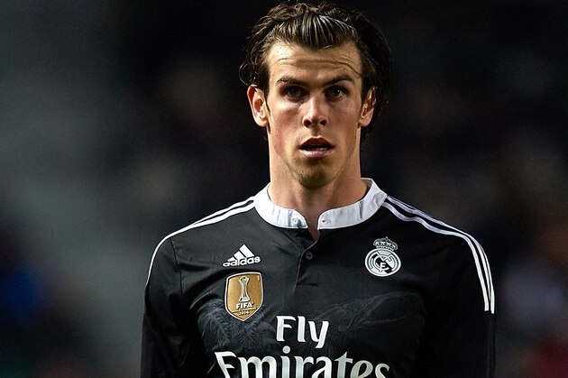 ELCHE, SPAIN - FEBRUARY 22: Gareth Bale of Real Madrid reacts during the La Liga match between Elche FC and Real Madrid at Estadio Manuel Martinez Valero on February 22, 2015 in Elche, Spain.  (Photo by Manuel Queimadelos Alonso/Getty Images)