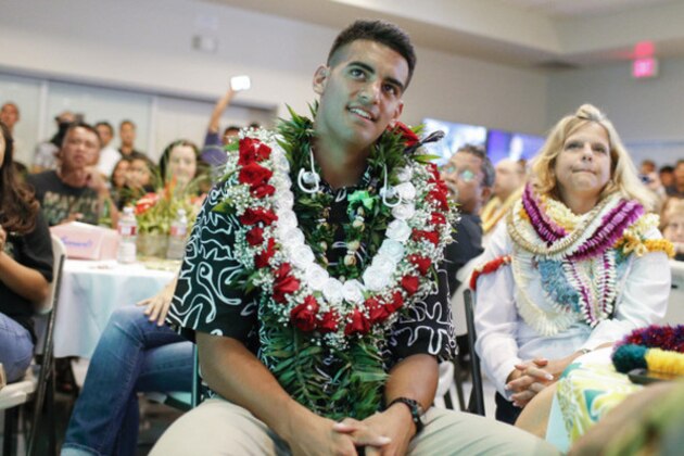 Former Oregon quarterback Marcus Mariota, center, looks on with his mother Alana Deppe-Mariota, right, waiting for the NFL Draft to start at the Saint Louis Alumni Clubhouse on NFL Draft Day Thursday, April 30, 2015, in Honolulu. (Thomas Boyd/The Oregonian via AP, Pool)