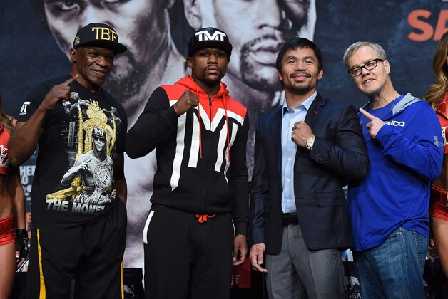 LAS VEGAS, NV - APRIL 29:  (L-R) Trainer Floyd Mayweather Sr., WBC/WBA welterweight champion Floyd Mayweather Jr., WBO welterweight champion Manny Pacquiao and trainer Freddie Roach pose during a news conference at the KA Theatre at MGM Grand Hotel & Casino on April 29, 2015 in Las Vegas, Nevada. The two will face each other in a unification bout on May 2, 2015 in Las Vegas.  (Photo by Ethan Miller/Getty Images)