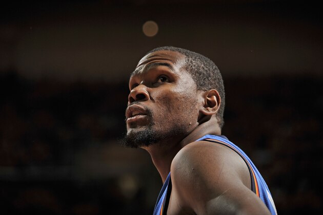 CLEVELAND, OH - JANUARY 25:  Kevin Durant #35 of the Oklahoma City Thunder during the game against the Cleveland Cavaliers on January 25, 2015 at Quicken Loans Arena in Cleveland, Ohio. NOTE TO USER: User expressly acknowledges and agrees that, by downloading and/or using this Photograph, user is consenting to the terms and conditions of the Getty Images License Agreement. Mandatory Copyright Notice: Copyright 2015 NBAE (Photo by David Liam Kyle/NBAE via Getty Images)