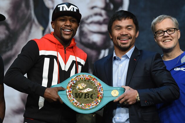 LAS VEGAS, NV - APRIL 29:  (L-R) WBC/WBA welterweight champion Floyd Mayweather Jr. and WBO welterweight champion Manny Pacquiao pose with a WBC championship belt as Pacquiao's trainer Freddie Roach looks on during a news conference at the KA Theatre at MGM Grand Hotel & Casino on April 29, 2015 in Las Vegas, Nevada. The two will face each other in a unification bout on May 2, 2015 in Las Vegas.  (Photo by Ethan Miller/Getty Images)