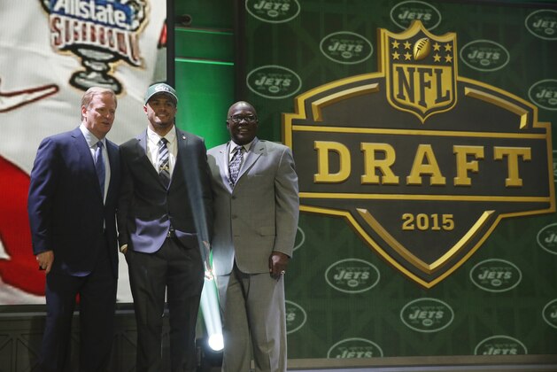 Ohio State wide receiver Devin Smith poses for photos with NFL commissioner Roger Goodell, left, and former New York Jets players Emerson Boozer after being selected by the Jets as the 37th pick in the second round of the 2015 NFL Football Draft,  Friday, May 1, 2015, in Chicago. (AP Photo/Charles Rex Arbogast)