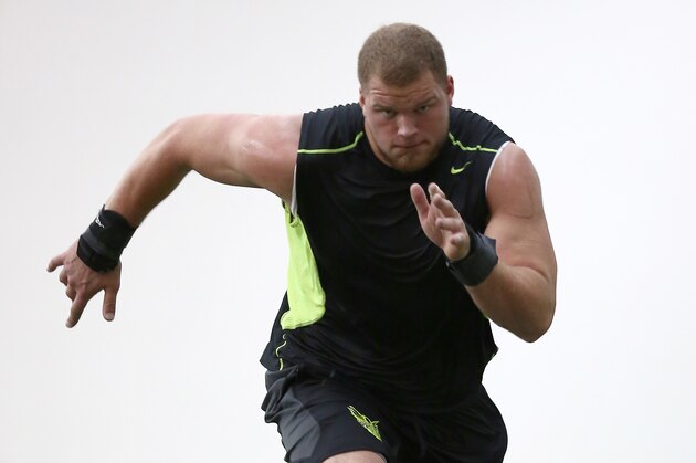Oregon's Jake Fisher warms up before working out for NFL  football scouts during Pro Day at the University of Oregon, Thursday, March 12, 2015, in Eugene, Ore. (AP Photo/Ryan Kang)