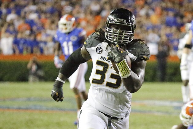 Missouri defensive lineman Markus Golden (33) runs for a 21-yard touchdown after picking up a Florida fumble during the second half of an NCAA college football game in Gainesville, Fla., Saturday, Oct. 18, 2014. Missouri won 42-13. (AP Photo/John Raoux)