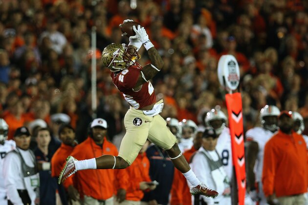 PASADENA, CA - JANUARY 06:  Defensive back P.J. Williams #26 of the Florida State Seminoles intercepts a pass in the fourth quarter against the Auburn Tigers during the 2014 Vizio BCS National Championship Game at the Rose Bowl on January 6, 2014 in Pasadena, California.  (Photo by Stephen Dunn/Getty Images)