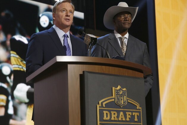 NFL commissioner Roger Goodell introduces former Pittsburgh Steelers cornerback Mel Blount as Blount announces the Steelers selects Mississippi defensive back Senquez Golson as the 56th pick in the second round of the 2015 NFL Football Draft,  Friday, May 1, 2015, in Chicago. (AP Photo/Charles Rex Arbogast)