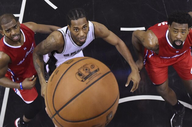 Los Angeles Clippers' Chris Paul, left, and DeAndre Jordan, right, and San Antonio Spurs' Kawhi Leonard watch for a rebound during the second half of Game 3 in an NBA basketball first-round playoff series, Friday, April 24, 2015, in San Antonio. (AP Photo/Larry Smith, Pool)