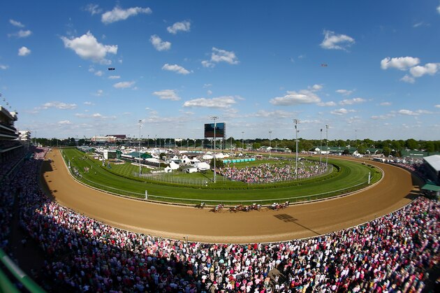 LOUISVILLE, KY - MAY 01:  The horses make the first turn during the 141st running of the Kentucky Oaks at Churchill Downs at Churchill Downs on May 1, 2015 in Louisville, Kentucky.  (Photo by Elsa/Getty Images)
