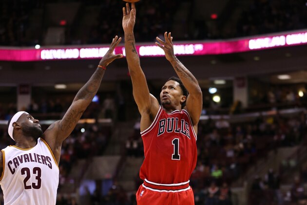 COLUMBUS, OH - OCTOBER 20:  Derrick Rose #1 of the Chicago Bulls shoots against LeBron James #23 of the Cleveland Cavaliers on October 20, 2014  at Schottenstein Center in Columbus, Ohio. NOTE TO USER:  User expressly acknowledges and agrees that, by downloading and or using this Photograph, user is consenting to the terms and conditions of the Getty Images License Agreement.  Mandatory Copyright Notice:  Copyright 2014 NBAE (Photo by Gary Dineen/NBAE via Getty Images)