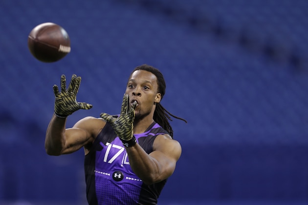 Central Florida defensive back Clayton Geathers runs a drill at the NFL football scouting combine in Indianapolis, Monday, Feb. 23, 2015. (AP Photo/David J. Phillip)