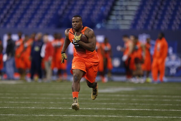 Alabama running back Jalston Fowler runs a drill at the NFL football scouting combine in Indianapolis, Saturday, Feb. 21, 2015. (AP Photo/Julio Cortez)