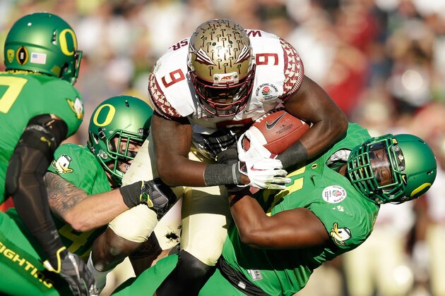 PASADENA, CA - JANUARY 01:  Running back Karlos Williams #9 of the Florida State Seminoles rushes with the ball against the Oregon Ducks during the College Football Playoff Semifinal at the Rose Bowl Game presented by Northwestern Mutual at the Rose Bowl on January 1, 2015 in Pasadena, California.  (Photo by Ezra Shaw/Getty Images)
