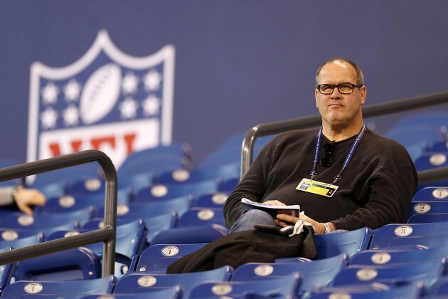 Oakland Raiders offensive line coach Mike Tice watches offensive linemen at the NFL football scouting combine in Indianapolis, Friday, Feb. 20, 2015. (AP Photo/Julio Cortez)