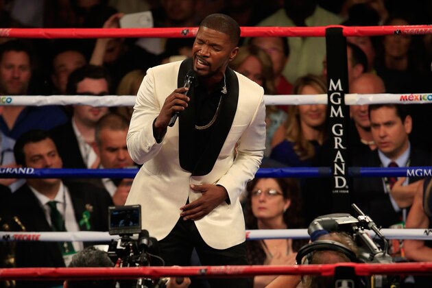 LAS VEGAS, NV - MAY 02:  Jamie Foxx sings the national anthem of the United States of America before the welterweight unification championship bout between Floyd Mayweather Jr. and Manny Pacquiao on May 2, 2015 at MGM Grand Garden Arena in Las Vegas, Nevada.  (Photo by Jamie Squire/Getty Images)