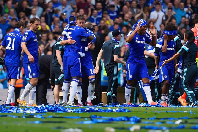 LONDON, ENGLAND - MAY 03:  Chelsea players and staff celebrate winning the Premier League title after the Barclays Premier League match between Chelsea and Crystal Palace at Stamford Bridge on May 3, 2015 in London, England. Chelsea became champions with a 1-0 victory.  (Photo by Mike Hewitt/Getty Images)
