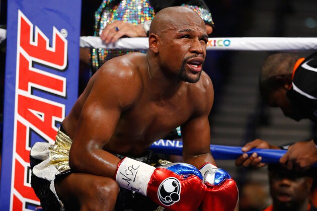 LAS VEGAS, NV - MAY 02:  Floyd Mayweather Jr. sits in his corner between rounds against Manny Pacquiao during their welterweight unification championship bout on May 2, 2015 at MGM Grand Garden Arena in Las Vegas, Nevada.  (Photo by Al Bello/Getty Images)