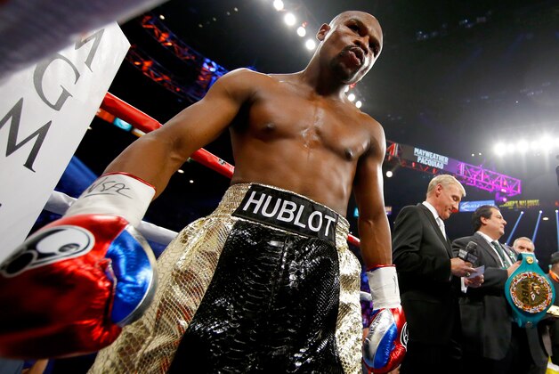 LAS VEGAS, NV - MAY 02:  Floyd Mayweather Jr. in the ring before the welterweight unification championship bout on May 2, 2015 at MGM Grand Garden Arena in Las Vegas, Nevada.  (Photo by Al Bello/Getty Images)