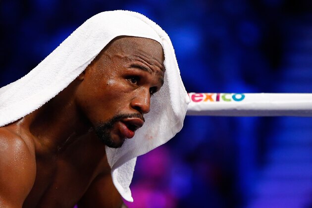 LAS VEGAS, NV - MAY 02:  Floyd Mayweather Jr. sits in his corner between rounds against Manny Pacquiao during their welterweight unification championship bout on May 2, 2015 at MGM Grand Garden Arena in Las Vegas, Nevada.  (Photo by Al Bello/Getty Images)