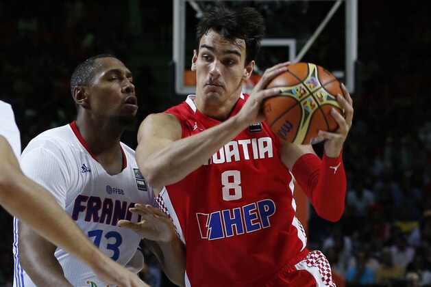 Croatia's Dario Saric, right, drives the ball against France's Boris Diaw, center, and Joffrey Lauvergne during the World Cup Round of 16 match between Croatia and France in Madrid, Spain, Saturday, Sept. 6, 2014. The 2014 Basketball World Cup competition will take place in various cities in Spain from Aug. 30 through to Sept. 14. (AP Photo/Daniel Ochoa de Olza)