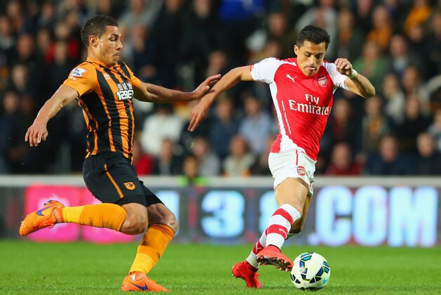 HULL, ENGLAND - MAY 04:  Alexis Sanchez of Arsenal takes on Jake Livermore of Hull City during the Barclays Premier League match between Hull City and Arsenal at KC Stadium on May 4, 2015 in Hull, England.  (Photo by Alex Livesey/Getty Images)