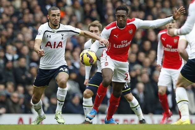 Tottenham’s Nabil Bentaleb, left, challenges Arsenal's Danny Welbeck during the English Premier League soccer match between Tottenham Hotspur and Arsenal at the White Hart Lane stadium in London, Saturday, Feb. 7, 2015. (AP Photo/Alastair Grant)