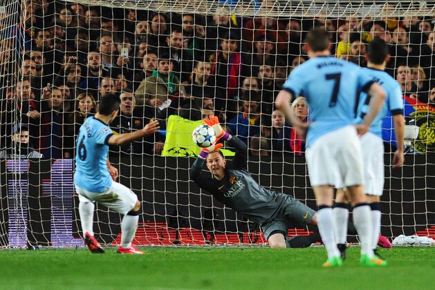 BARCELONA, SPAIN - MARCH 18:  Sergio Aguero of Manchester City sees his penalty saved by Marc-Andre ter Stegen of Barcelona during the UEFA Champions League Round of 16 second leg match between Barcelona and Manchester City at Camp Nou on March 18, 2015 in Barcelona, Spain.  (Photo by David Ramos/Getty Images)